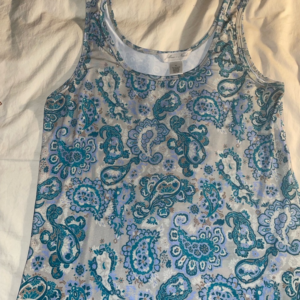 Women’s sleeveless tank. Dressy or casual